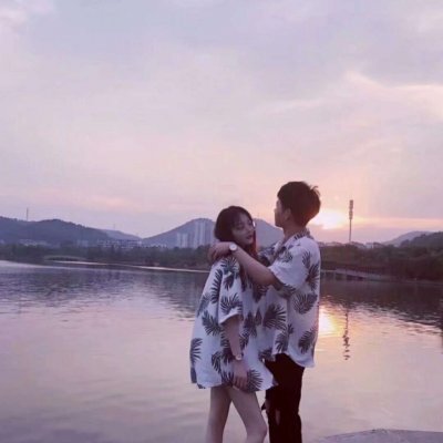 最新情侣头像潮流，大自然美景中的浪漫遨游